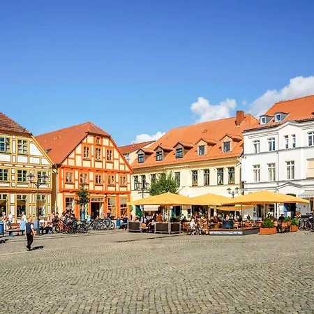 Yachthafenflair - Mit Blick Auf Den Warener Hafen