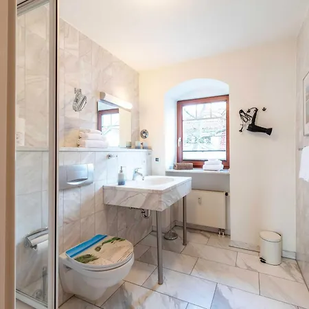 Yachthafenflair - Mit Blick Auf Den Warener Hafen *