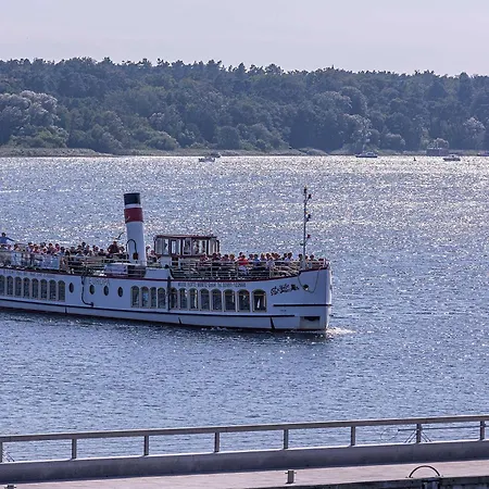 Yachthafenflair - Mit Blick Auf Den Warener Hafen
